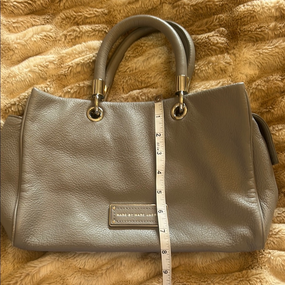 Marc Jacobs Gray Leather Satchel with Structured Design. Great condition. - Picture 6 of 8